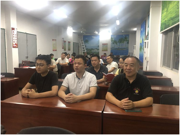 市金控公司組織觀看144期《脫貧致富電視夜?！饭?jié)目
